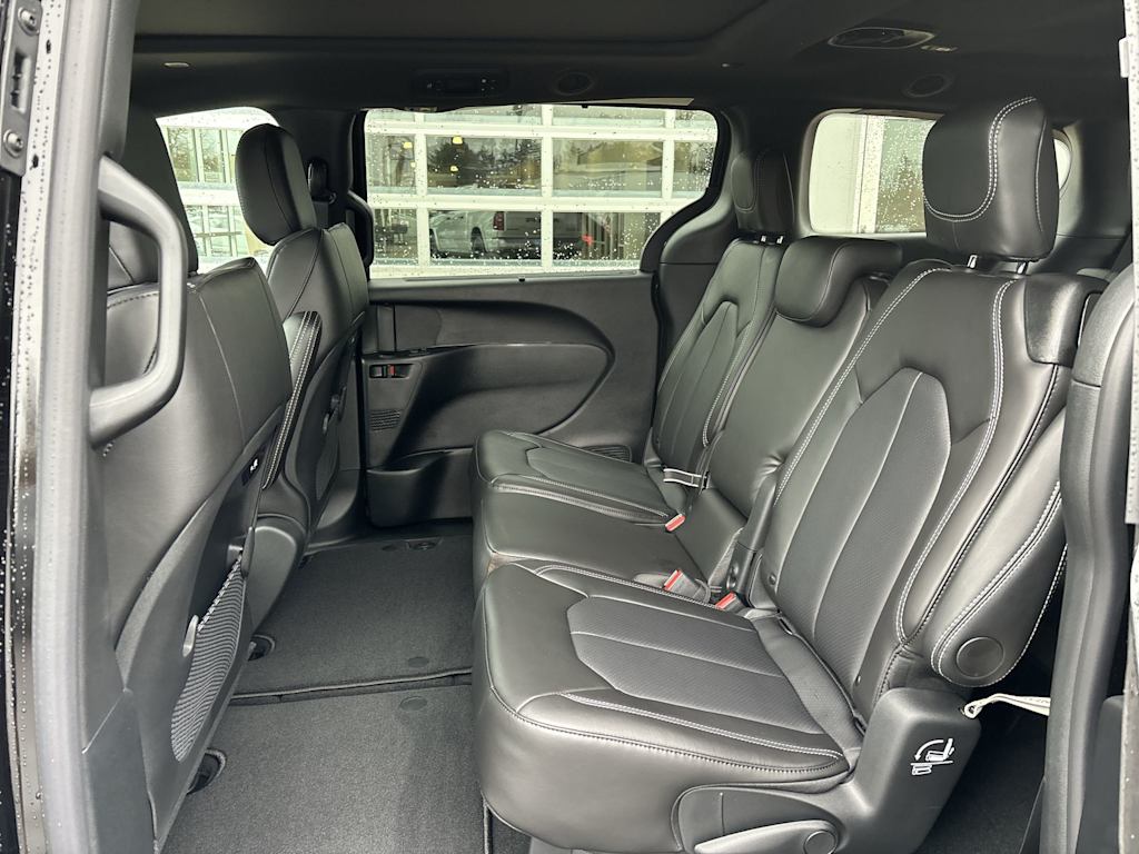 2026 Chrysler Pacifica Select - Photo 13
