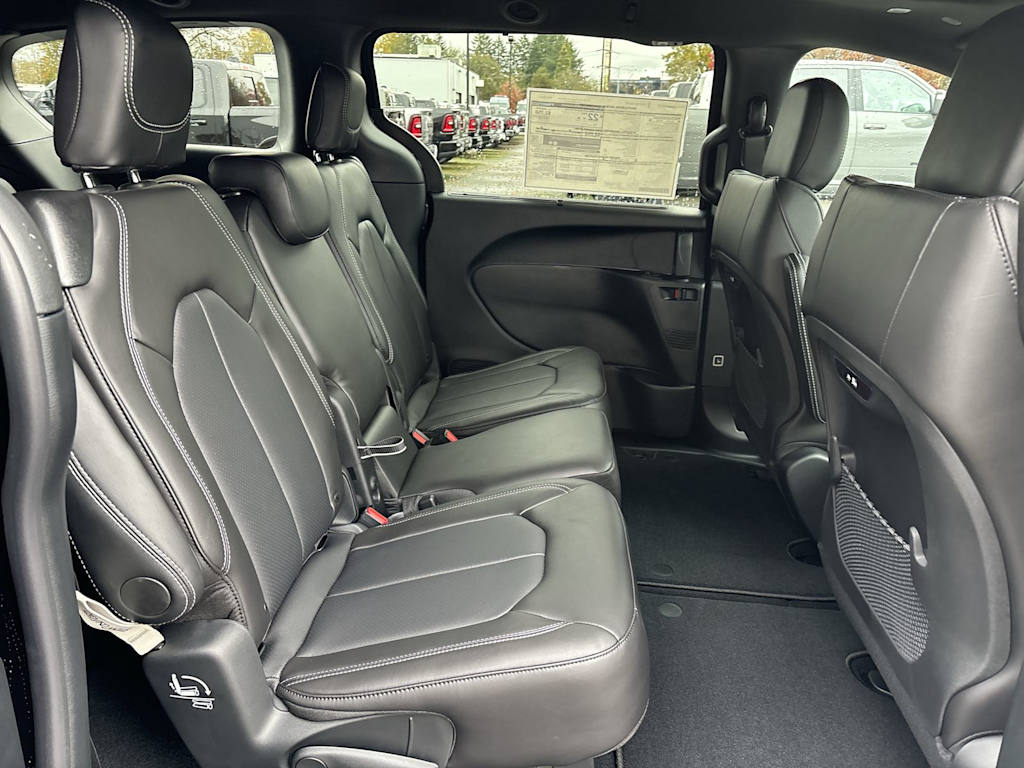 2026 Chrysler Pacifica Select - Photo 9