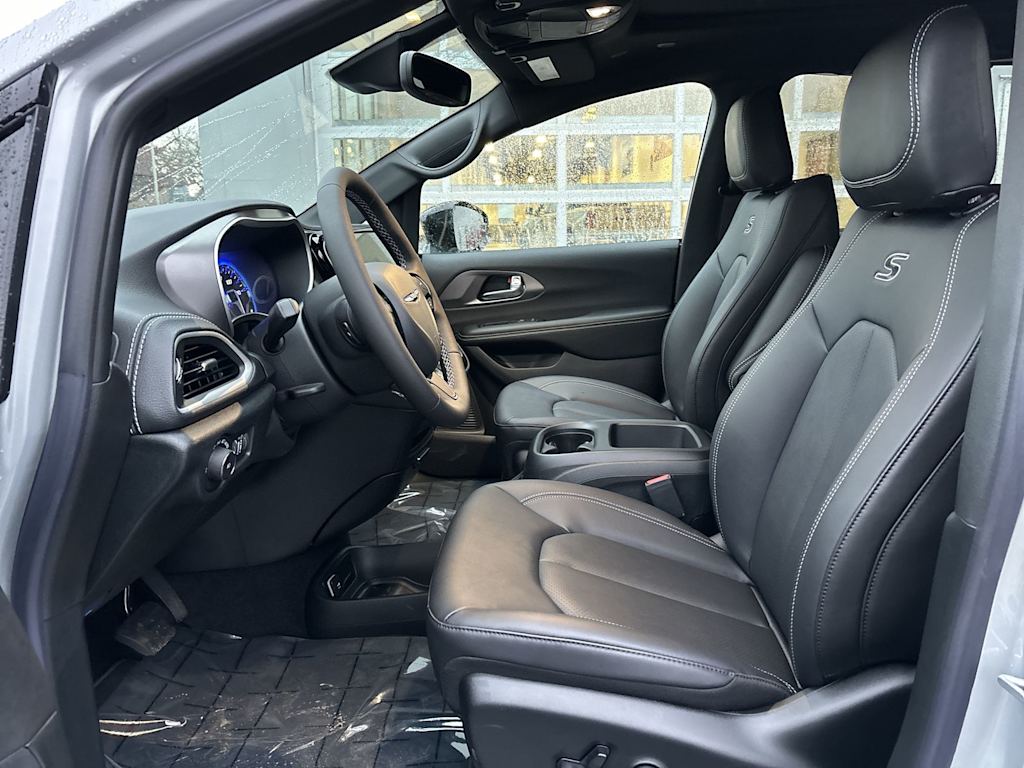 Thumbnail: 2026 Chrysler Pacifica - 7