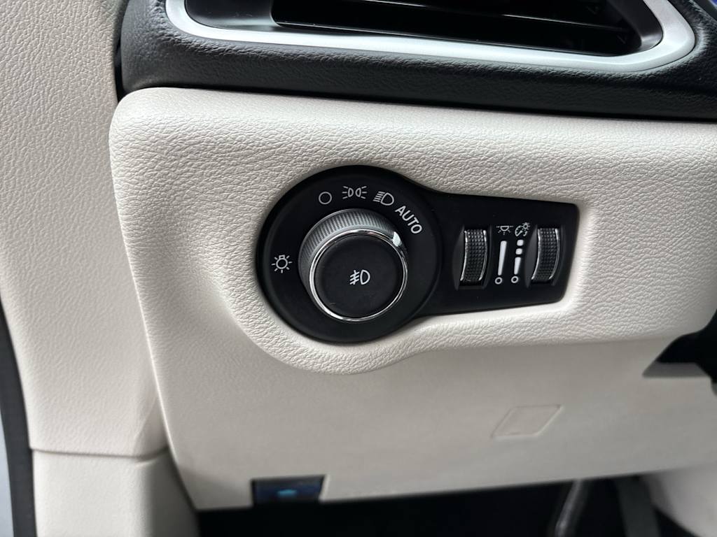 Thumbnail: 2024 Chrysler Pacifica - 14