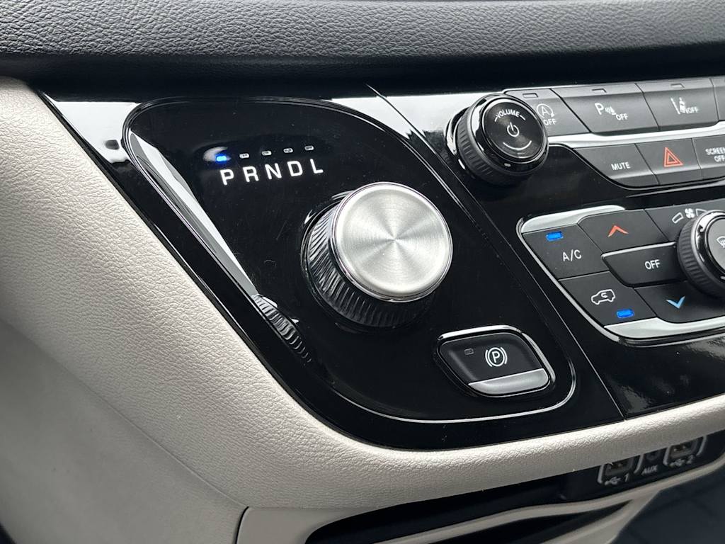 Thumbnail: 2024 Chrysler Pacifica - 5