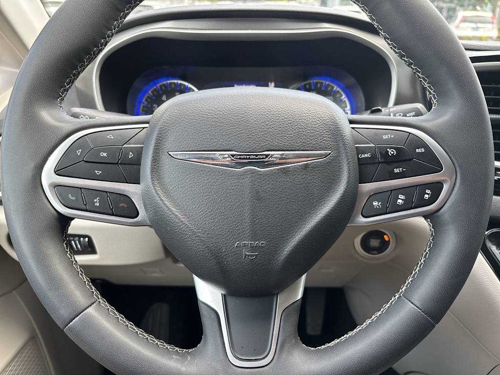 Thumbnail: 2024 Chrysler Pacifica - 10