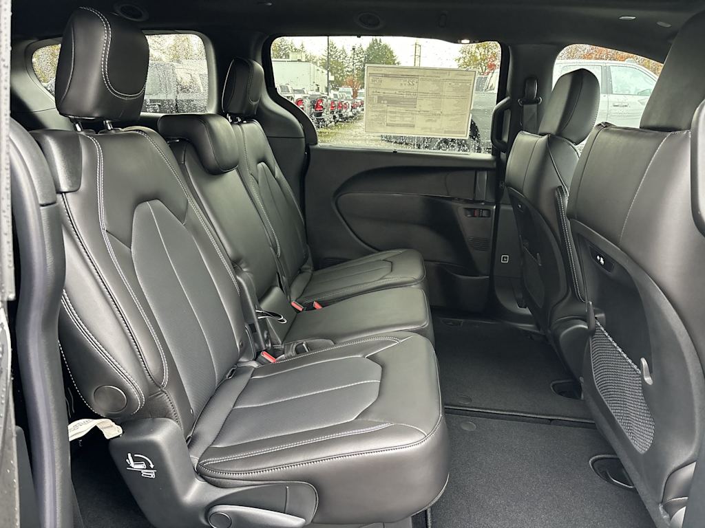 Thumbnail: 2026 Chrysler Pacifica - 10