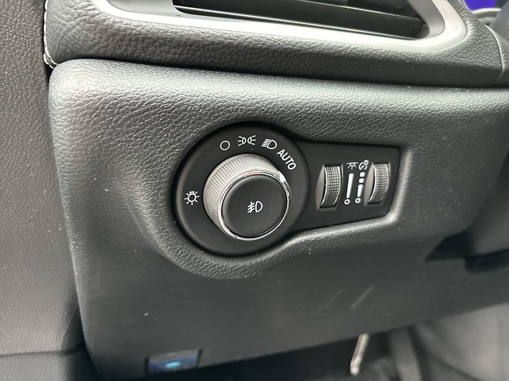 Thumbnail: 2026 Chrysler Pacifica - 16