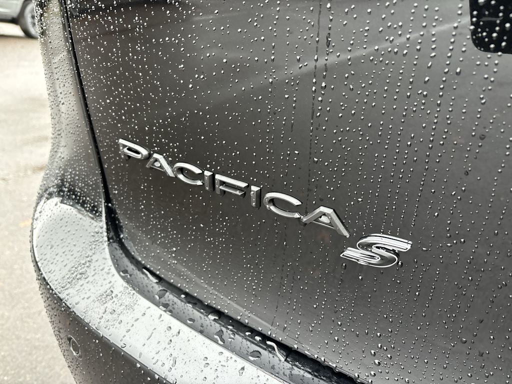 Thumbnail: 2026 Chrysler Pacifica - 5