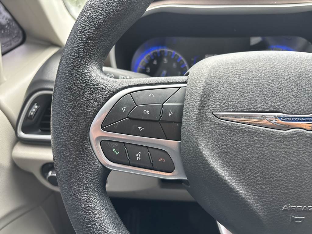 Thumbnail: 2020 Chrysler Voyager - 11