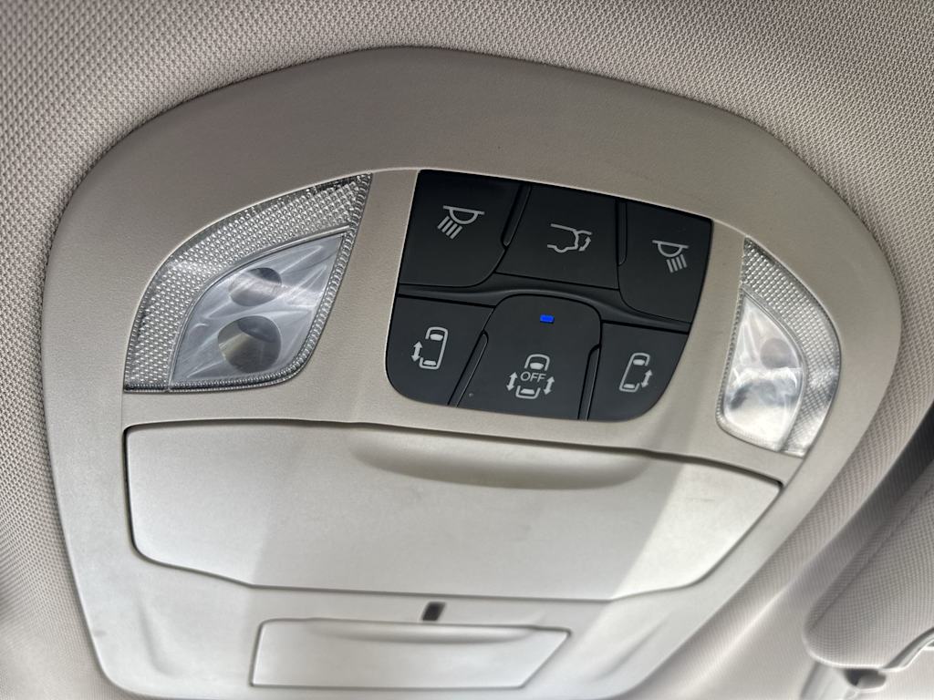 Thumbnail: 2020 Chrysler Voyager - 20