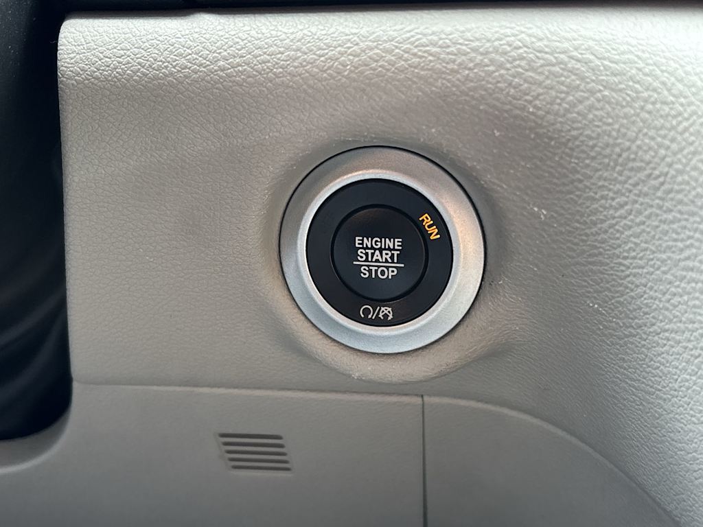 Thumbnail: 2020 Chrysler Voyager - 19
