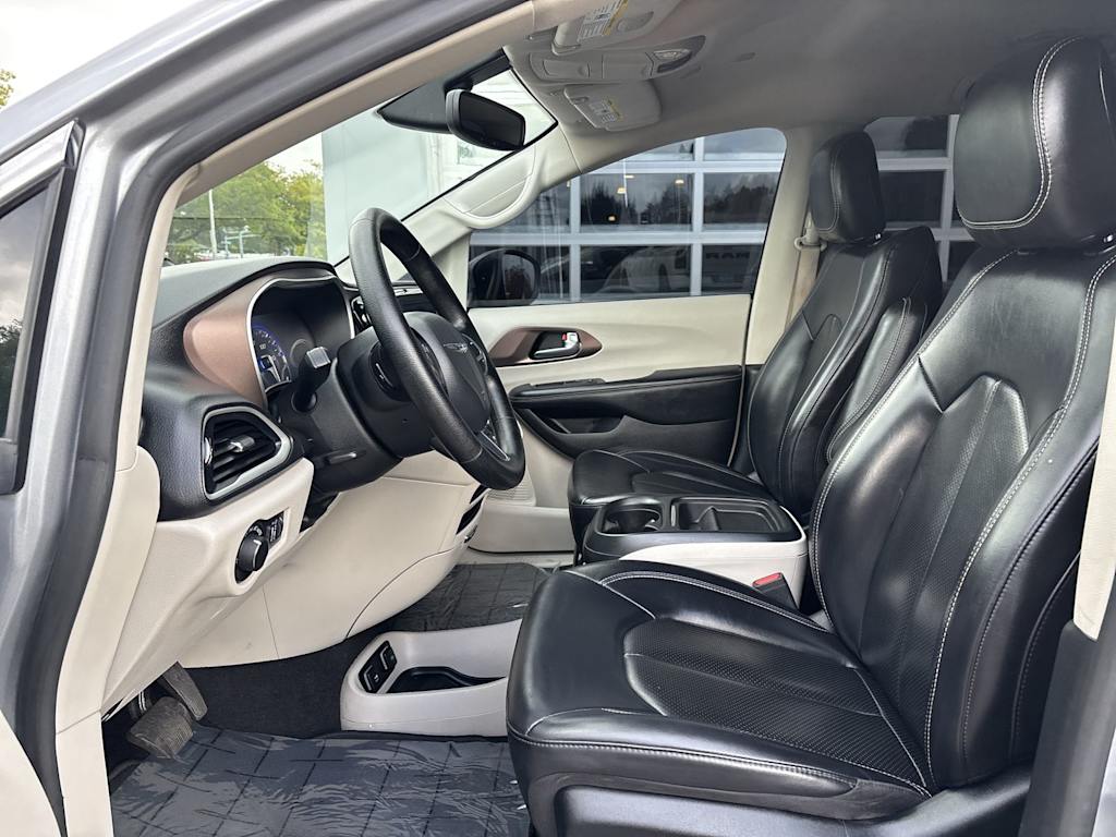Thumbnail: 2020 Chrysler Voyager - 7