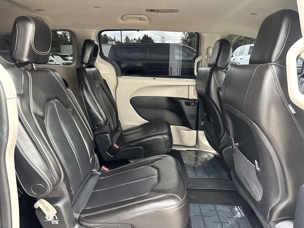 Thumbnail: 2020 Chrysler Voyager - 8
