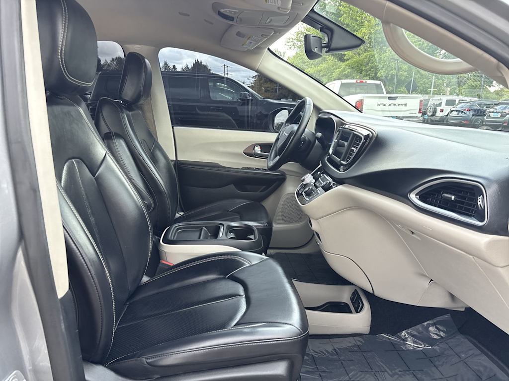 Thumbnail: 2020 Chrysler Voyager - 6