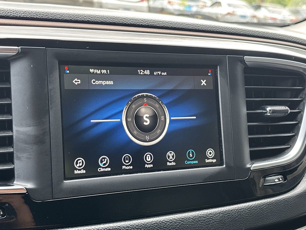 Thumbnail: 2020 Chrysler Voyager - 20