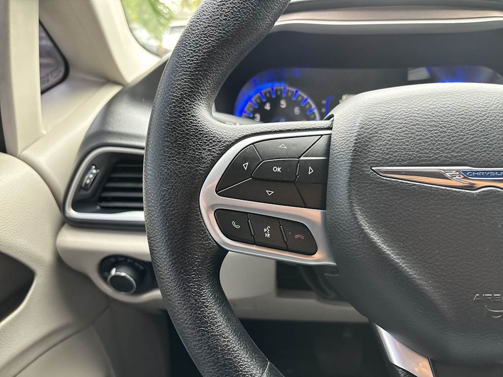 Thumbnail: 2020 Chrysler Voyager - 14