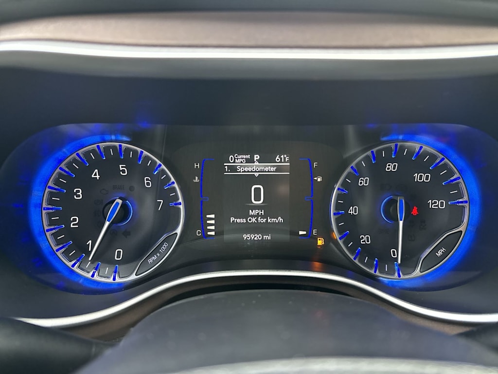 Thumbnail: 2020 Chrysler Voyager - 10