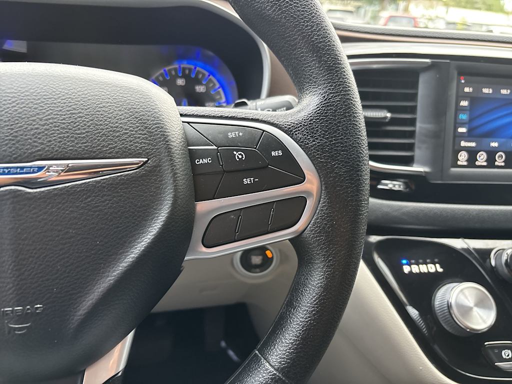 Thumbnail: 2020 Chrysler Voyager - 15