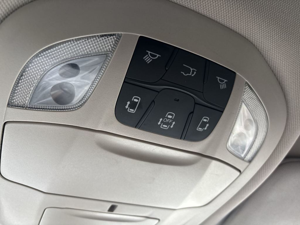 Thumbnail: 2020 Chrysler Voyager - 28