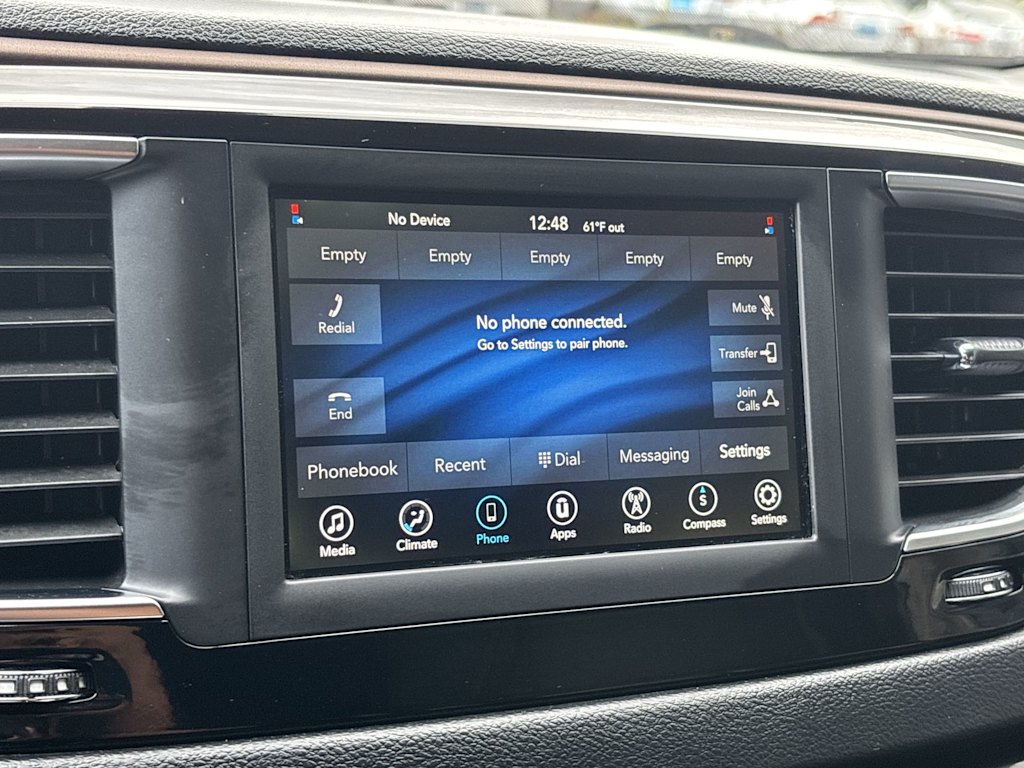 Thumbnail: 2020 Chrysler Voyager - 18