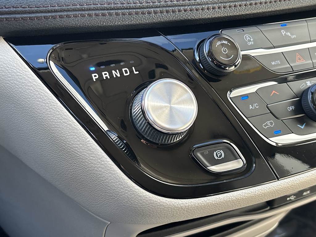 Thumbnail: 2020 Chrysler Pacifica - 30