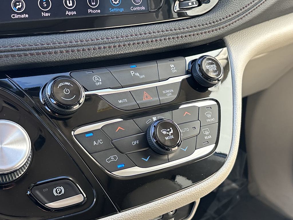 Thumbnail: 2020 Chrysler Pacifica - 28