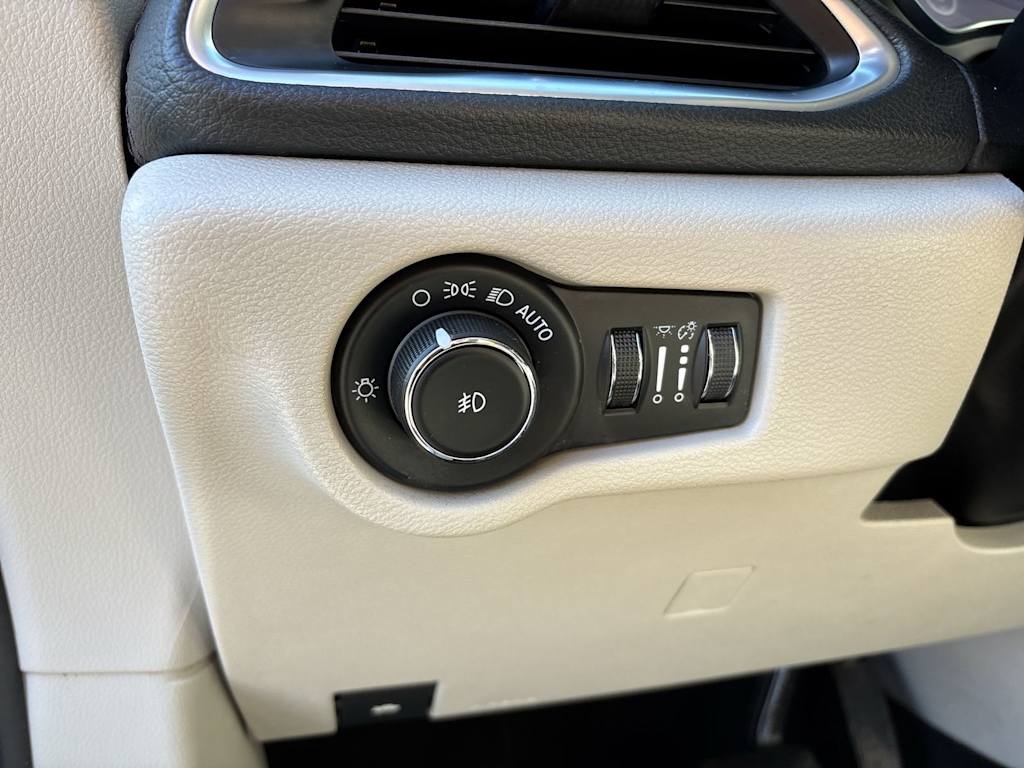 Thumbnail: 2020 Chrysler Pacifica - 14