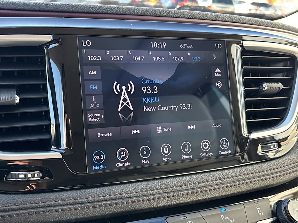 Thumbnail: 2020 Chrysler Pacifica - 8