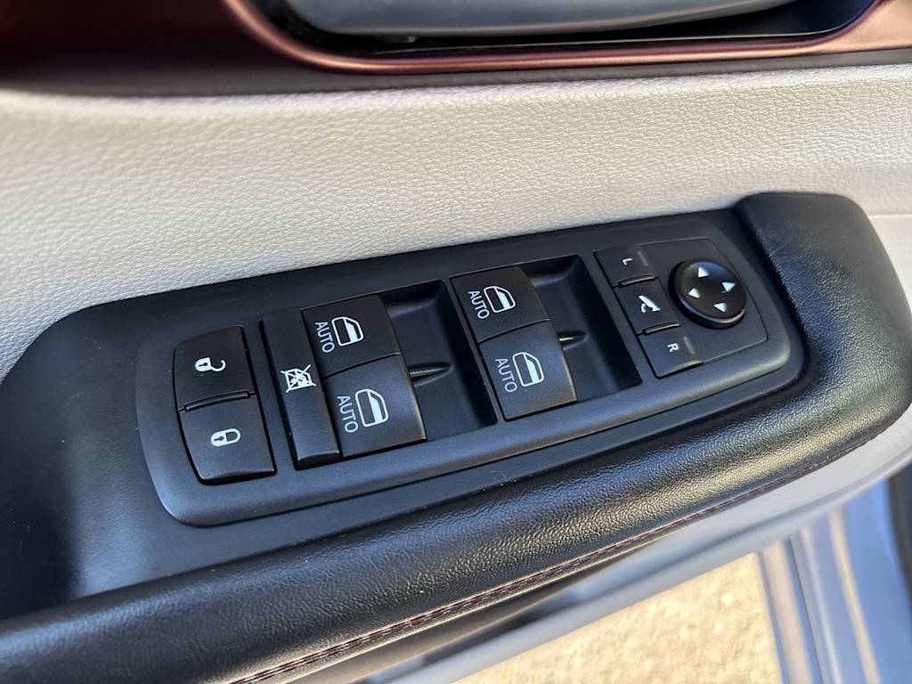 Thumbnail: 2020 Chrysler Pacifica - 13