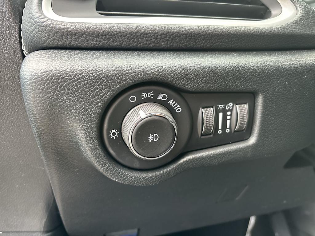 Thumbnail: 2026 Chrysler Pacifica - 14