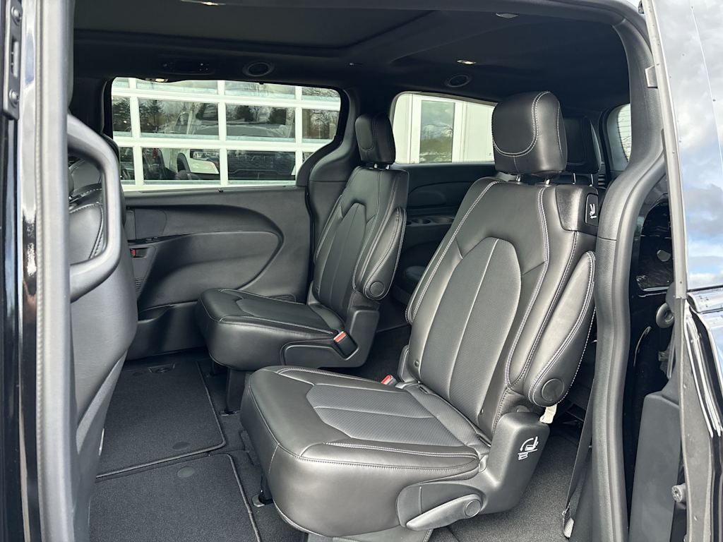 Thumbnail: 2026 Chrysler Pacifica - 12