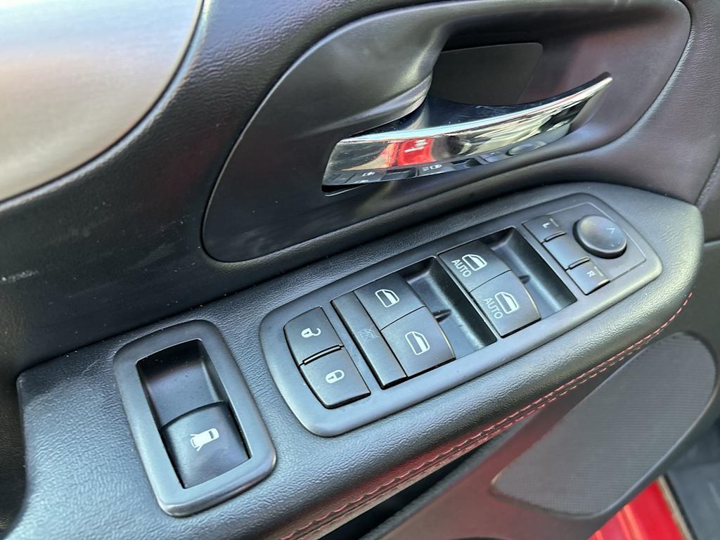 2016 Dodge Grand Caravan R/T 18