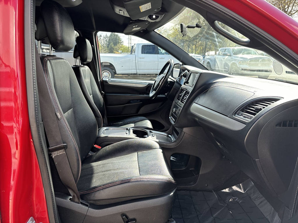 2016 Dodge Grand Caravan R/T 6