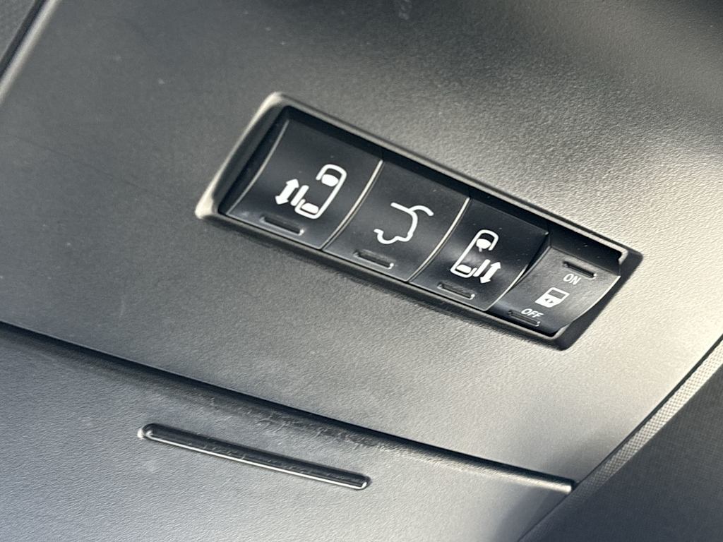 2016 Dodge Grand Caravan R/T 29