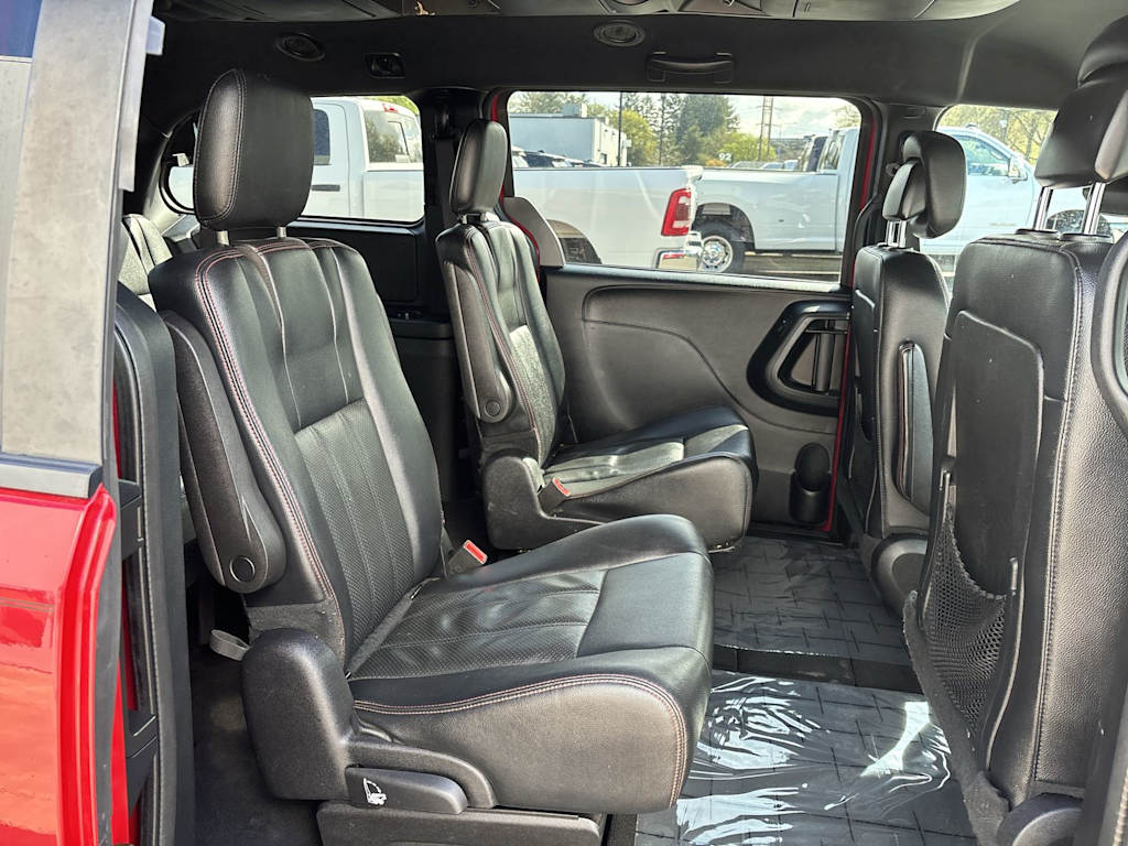 2016 Dodge Grand Caravan R/T 8