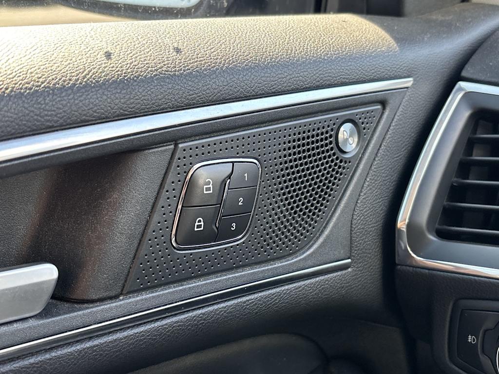 Thumbnail: 2019 Ford Edge - 22
