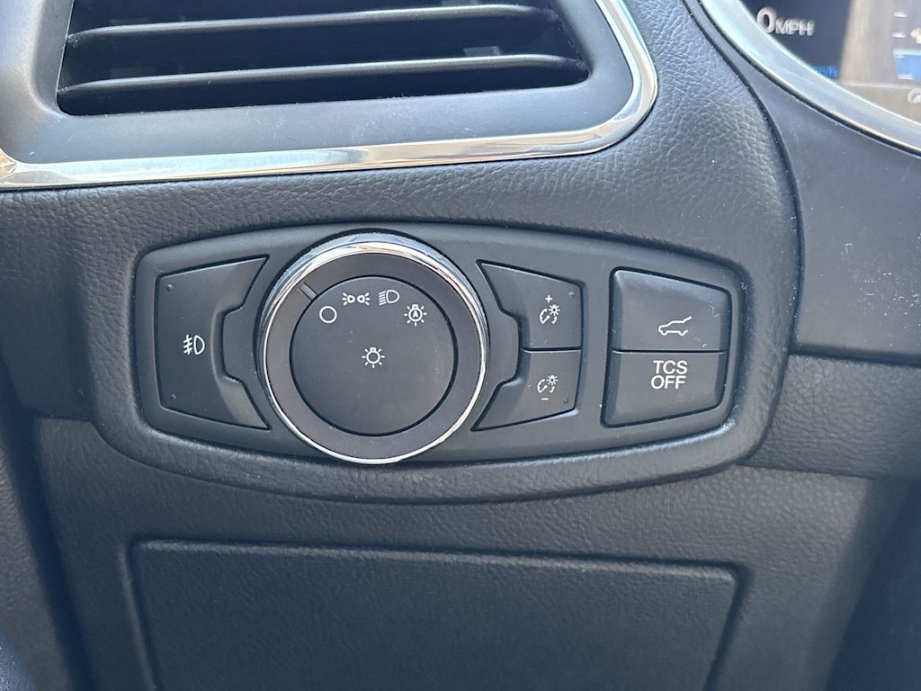 Thumbnail: 2019 Ford Edge - 21