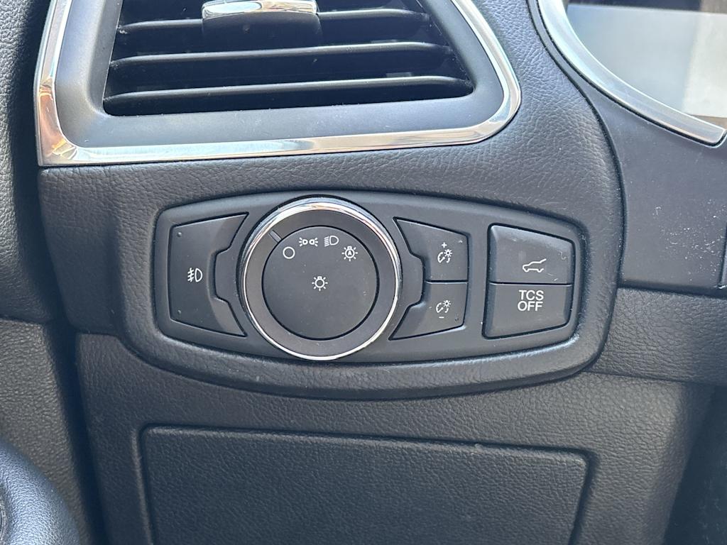 Thumbnail: 2019 Ford Edge - 10