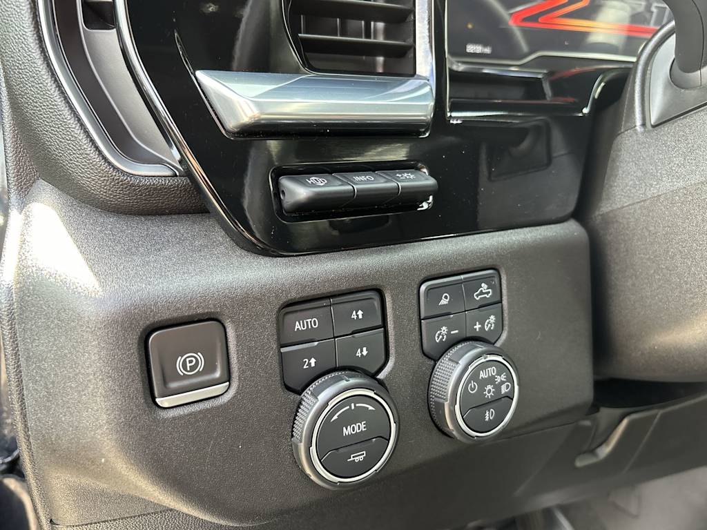 Thumbnail: 2024 Chevrolet Silverado 3500 - 16