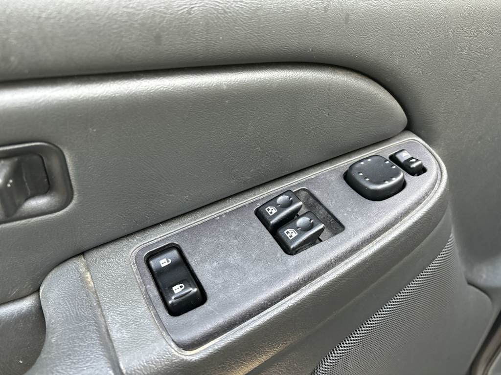 Thumbnail: 2004 Chevrolet Silverado 1500 - 15