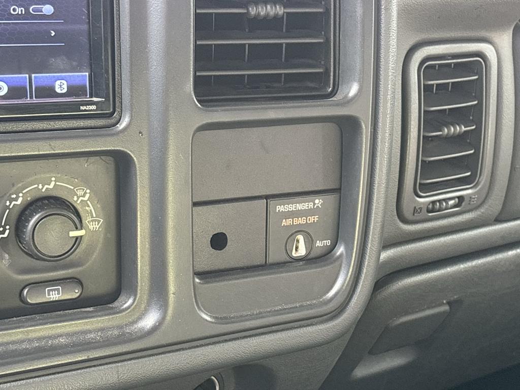 Thumbnail: 2004 Chevrolet Silverado 1500 - 23