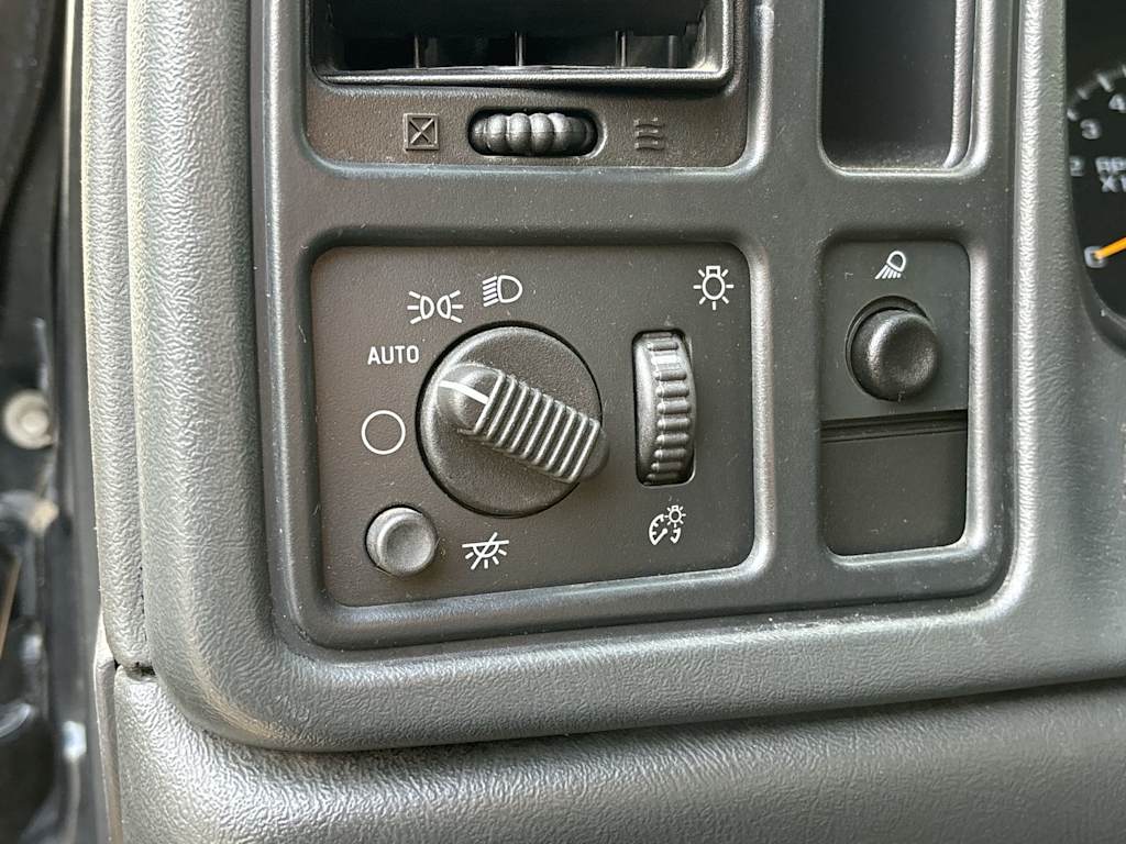 Thumbnail: 2004 Chevrolet Silverado 1500 - 16