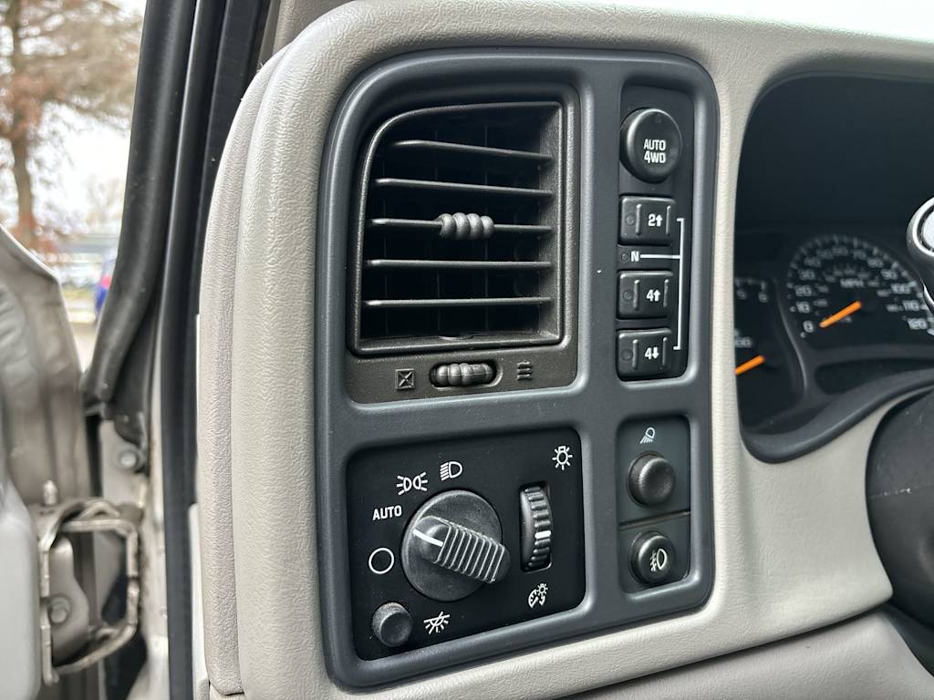 Thumbnail: 2005 GMC Sierra 1500 - 16