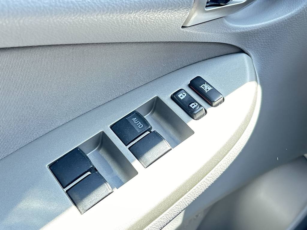 2011 Toyota Corolla LE 18