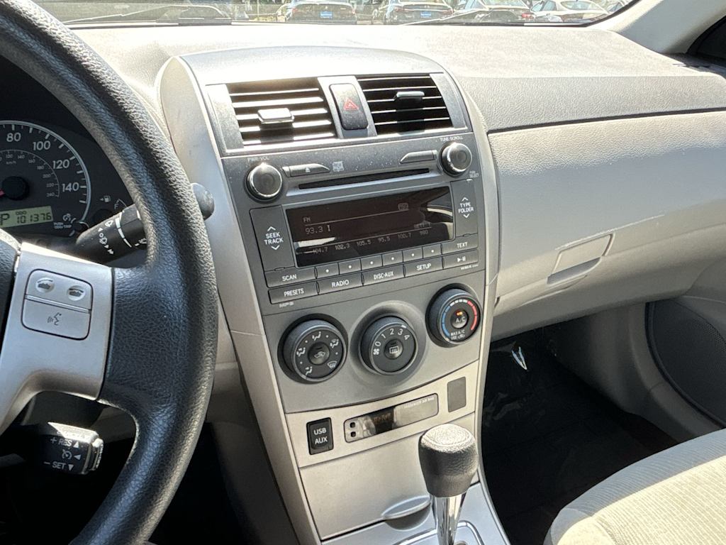 2011 Toyota Corolla LE 27