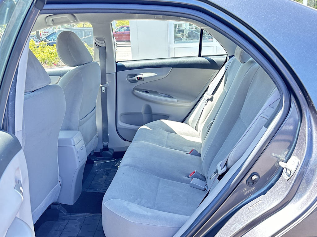 2011 Toyota Corolla LE 16
