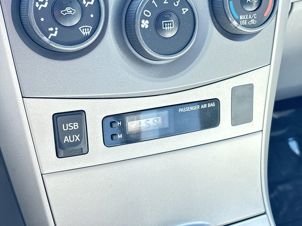 2011 Toyota Corolla LE 24