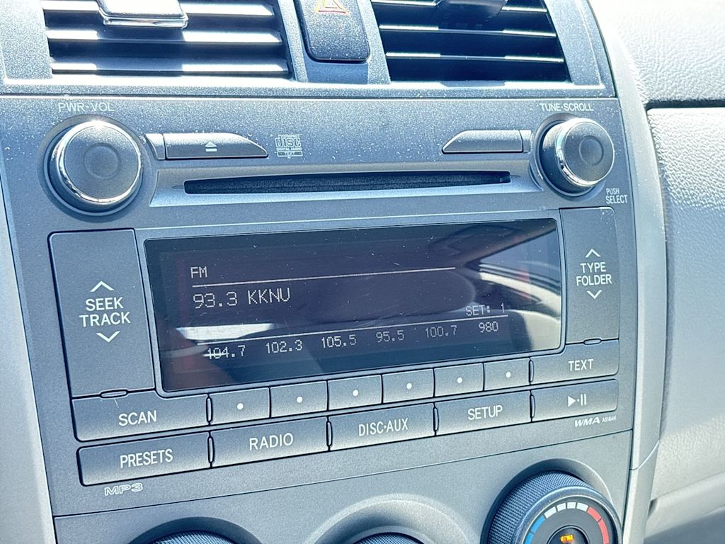 2011 Toyota Corolla LE 22