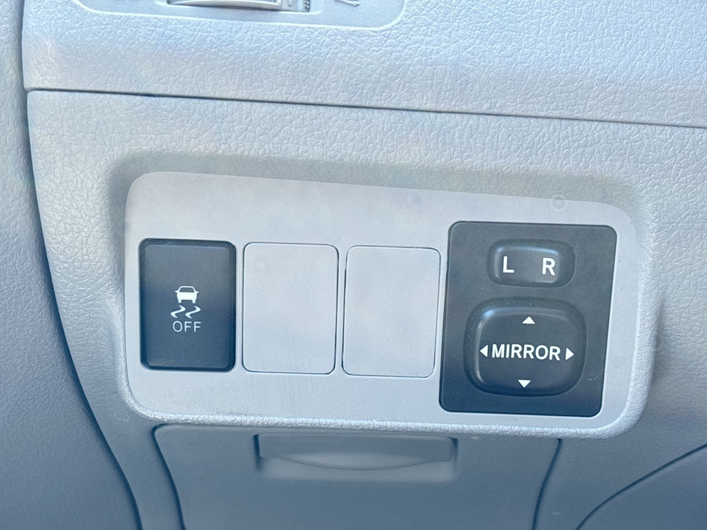 2011 Toyota Corolla LE 21