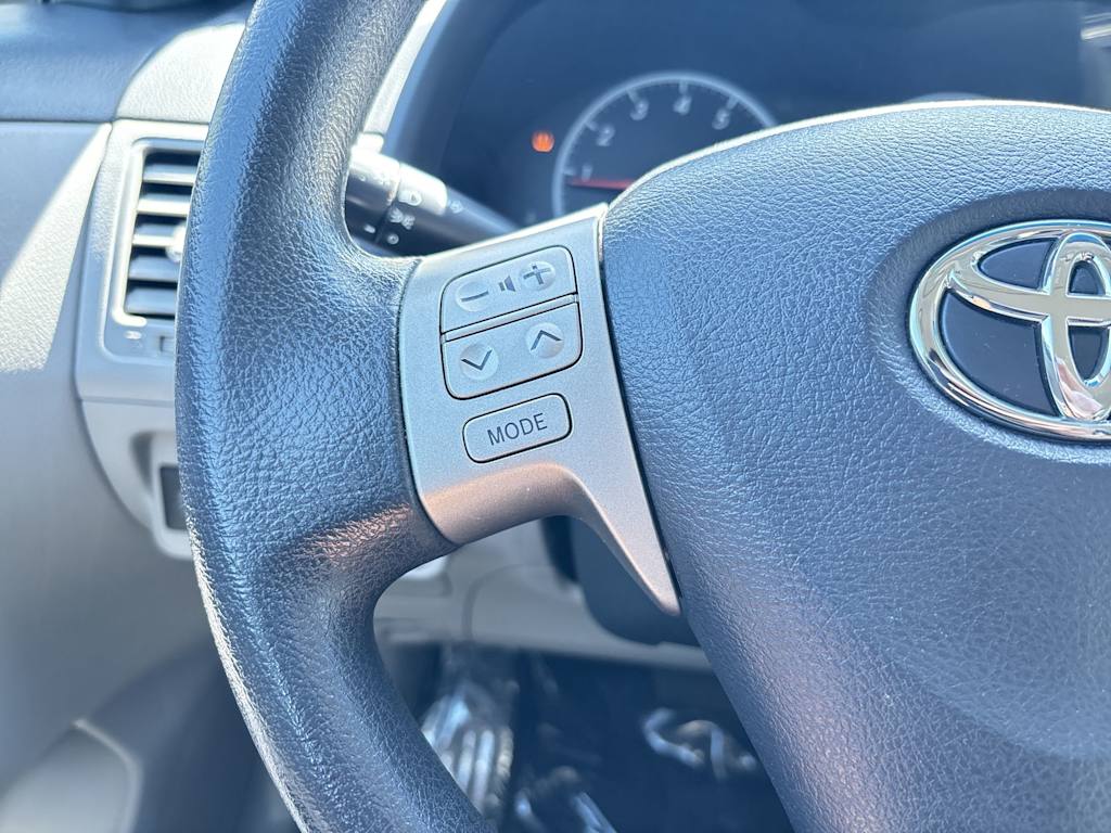 2011 Toyota Corolla LE 19