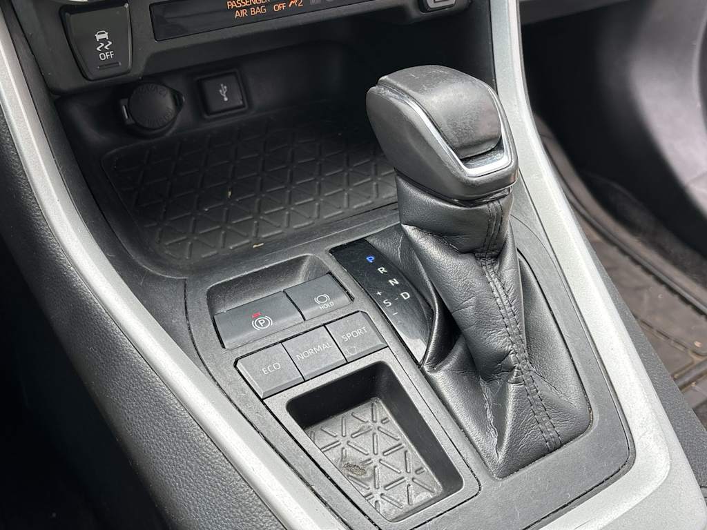 Thumbnail: 2022 Toyota RAV4 - 6