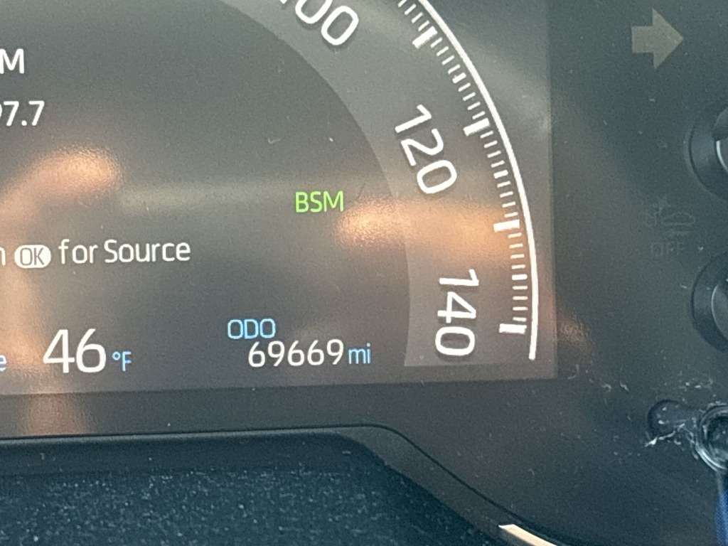 Thumbnail: 2022 Toyota RAV4 - 30