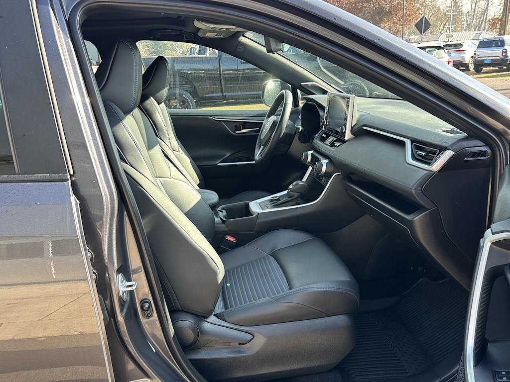 Thumbnail: 2022 Toyota RAV4 - 6